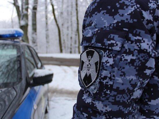 Волгоградские росгвардейцы задержали подозреваемых в торговле наркотиками