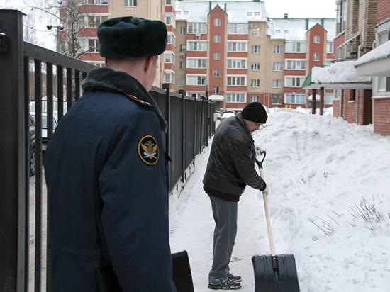 В Волгоградской области 6000 алиментщиков отправили мести улицы