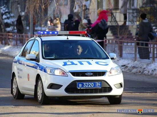 В Волжском внедорожник, сдавая назад, сбил мальчика у школы