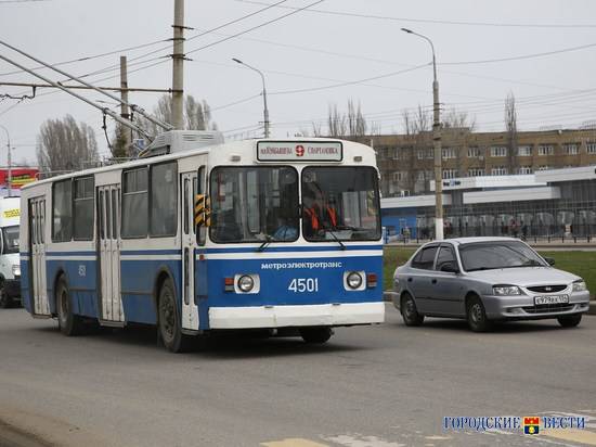 В Волгограде в кратчайший срок устранили обрыв контактной сети троллейбусов