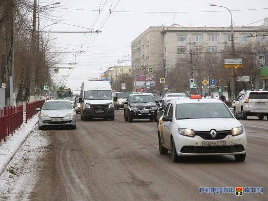 В Кировском районе проезжую часть на улице Колосовая разделят бетонным ограждением