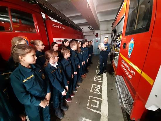 В Волгоградской области юные пожарные изучили спасательное оборудование