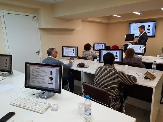 Волгоградских пенсионеров обучают компьютерной грамотности