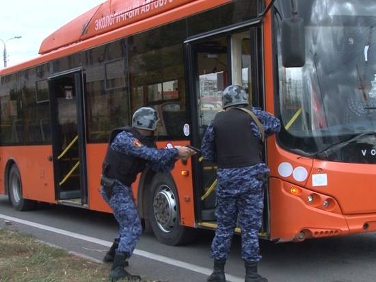 В Волгограде пьяная женщина устроила дебош в автобусе