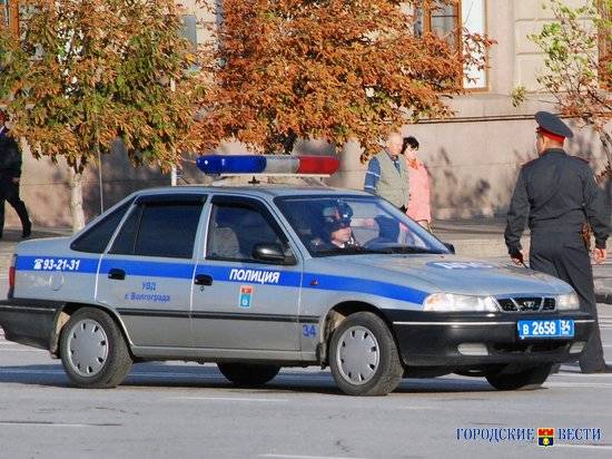 В Волгограде водитель кроссовера сбил девушку и уехалДТП полиция происшествия