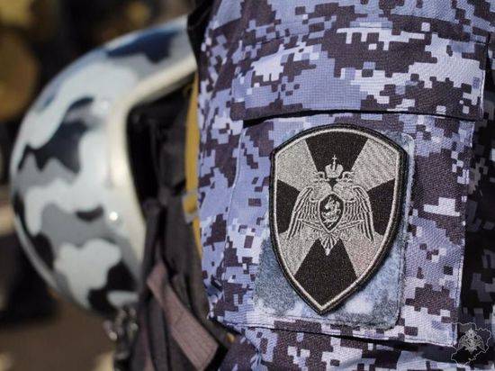 В Волгограде двое молодых людей пытались стащить продукты из торгового центра