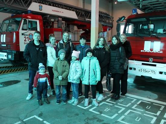 В Волгограде пожарные рассказали ребятам о своей профессии