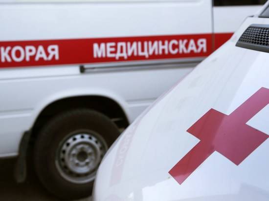 В Волгограде «Гранта» влетела в столб: пострадали три человека