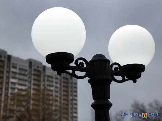В четырех районах Волгограда прокладывают новые линии освещения