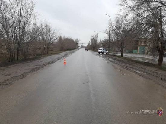 В поселке Октябрьском под Волгоградом насмерть сбили женщину