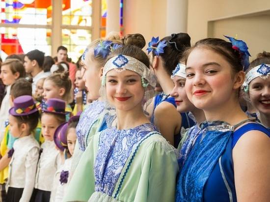 В Волгограде к 8 Марта старшеклассницы посоревнуются за звание "Мисс Весна"