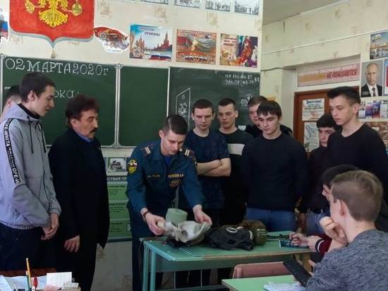 Волгоградские спасатели обучают школьников и студентов правилам безопасности