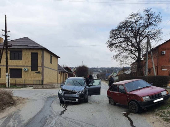 В Волгограде машины не поделили дорогу: пострадал 11-летний мальчик
