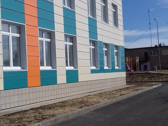 В новой школе на 500 мест под Волгоградом завершили внутреннюю отделку