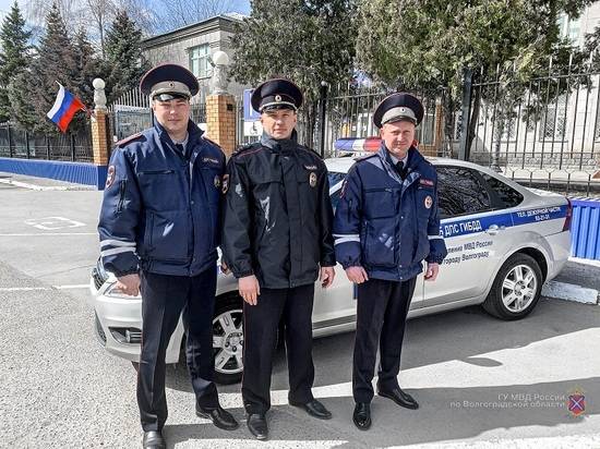В Волгограде полицейские помогли заболевшей полуторагодовалой девочке