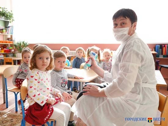 Волгоградцам рассказали о работе детсадов и школ во время пандемии
