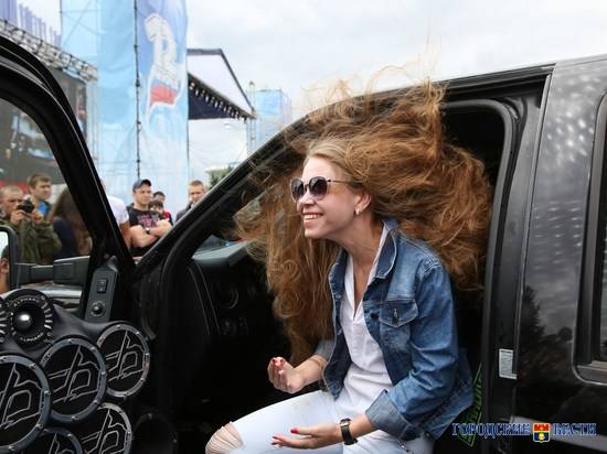 В Волгограде водителям-курьерам предлагают зарплату в 50 тысяч рублей