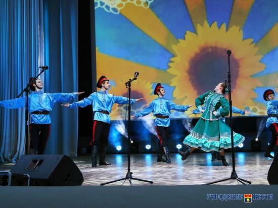 Артисты ансамбля российского казачества транслируют свои концерты онлайн