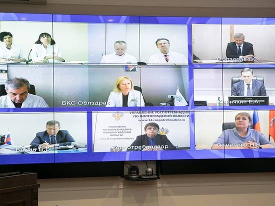 Андрей Бочаров провел видеоселекторное совещание с главврачами Волгоградской области