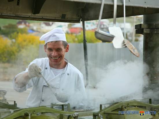 В Волгоградской области в рамках подготовки к АрМИ-2020 стартовал окружной этап конкурса по полевой выучке «Полевая кухня»