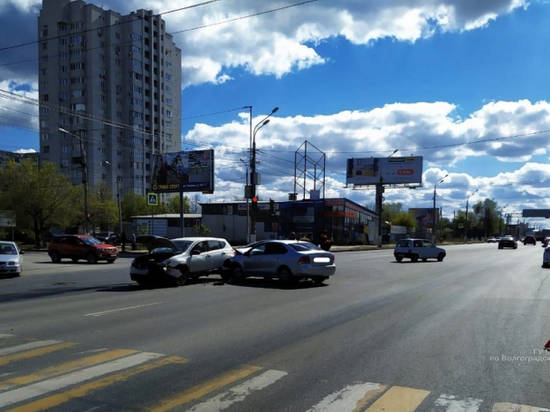 В Волгограде в аварии пострадала 79-летняя женщина
