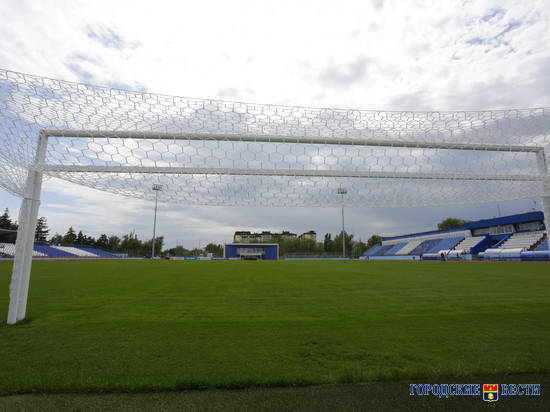 На волгоградском спорткомплексе «Зенит» заменят порядка 8000 квадратных метров искусственного газона