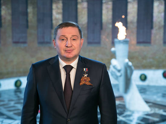 Губернатор Андрей Бочаров поздравил волгоградцев с Днём Победы