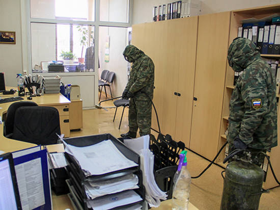 В Волгограде военные провели дезинфекцию областного сборного пункта