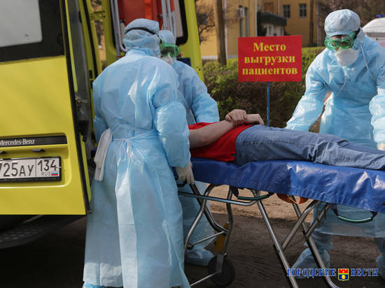 Около 100 медработников в Волгоградской области подхватили коронавирус