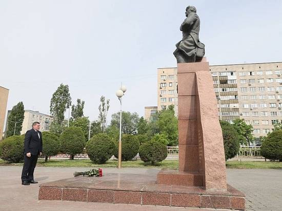 Андрей Бочаров почтил память легендарного летчика Алексея Маресьева