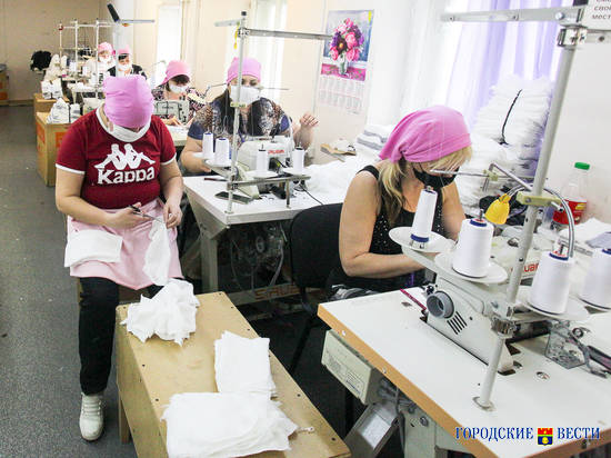 Волгоградские швейные предприятия производят до 70 тысяч масок в день