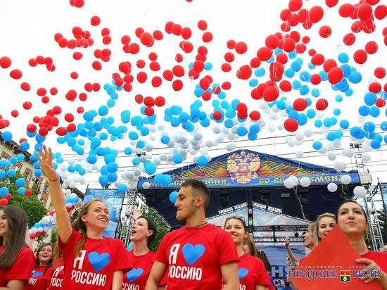 В волгоградских дворах 12 июня прозвучит гимн России