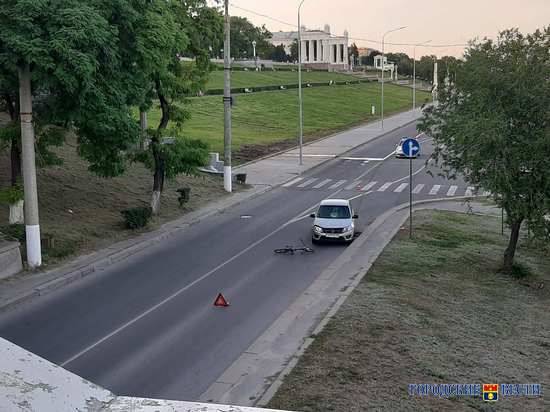 Водитель сбил 10-летнюю девочку на велосипеде на набережной Волгограда