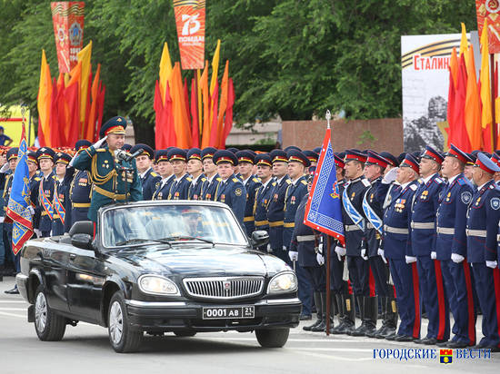 Участник легендарного парада 1945-го Александр Колотушкин стал зрителем парада в Волгограде