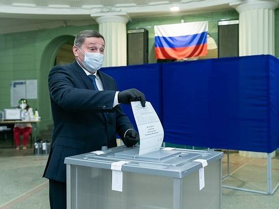 Андрей Бочаров  проголосовал по поправкам в Конституцию