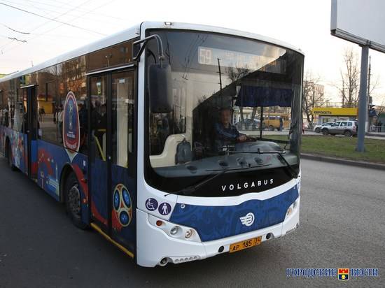 Иномарка протаранила автобус на севере Волгограда