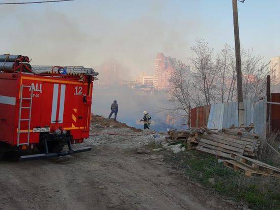 В Ворошиловском районе Волгограда дотла сгорел частный дом