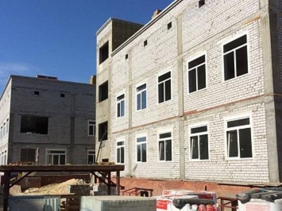 В Волгограде монтируют кровлю нового детского сада в поселке ГЭС