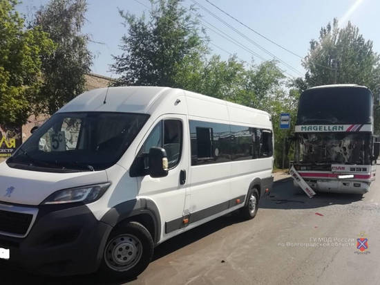 Три пассажирки маршрутки пострадали в ДТП в Красноармейском районе Волгограда