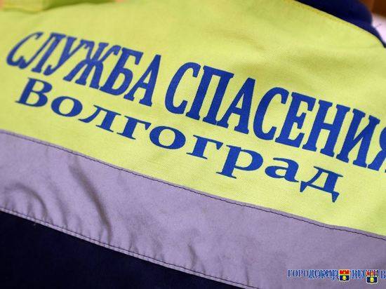 В Волгограде спасатели распилили автокресло, вытаскивая застрявшего малыша