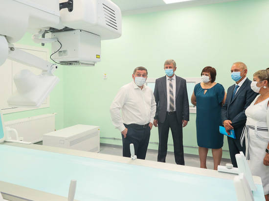Андрей Бочаров оценил результаты строительства первой очереди новой инфекционной больницы