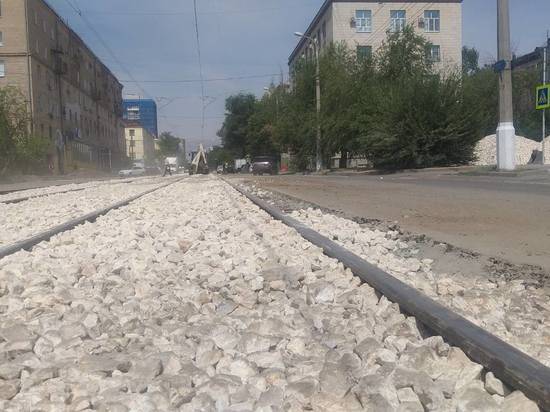 В Волгограде меняют трамвайные пути