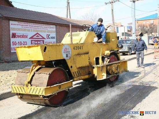 Раньше срока: волгоградский муниципалитет начал ремонт дорог на 9 улицах