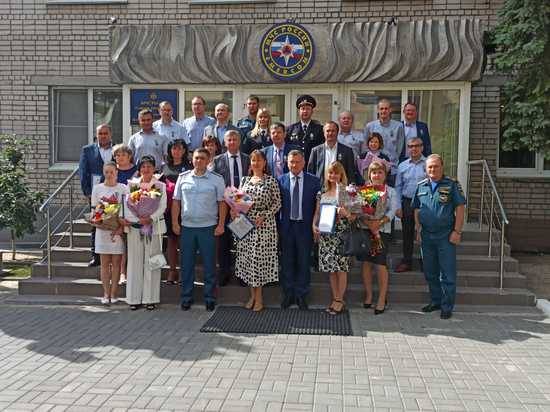 Волгоградских медиков наградили за борьбу с COVID-19