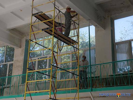 В волгоградской спортшколе № 1 ремонтируют систему вентиляции и тепловой узел
