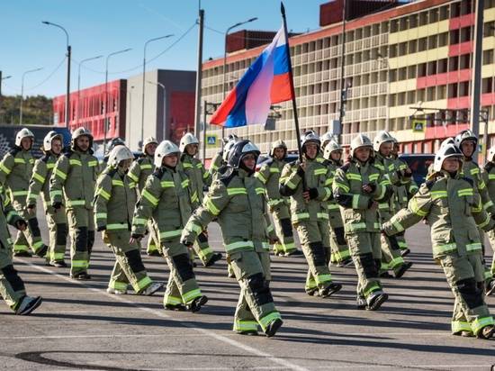 Волгоградские пожарные устроили танцевальный флешмоб в честь 30-летия МЧС