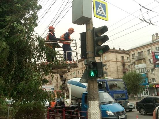 На улице Штеменко в Волгограде модернизировали два пешеходных перехода