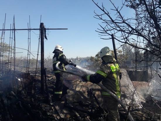 Из-за неосторожности 14 октября в Волгоградской области дотла сгорели два дома