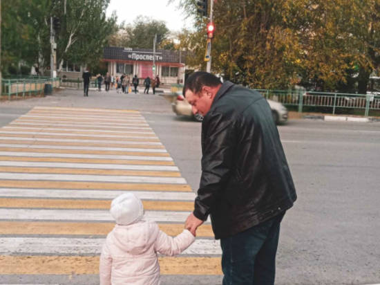 В Волжском «Совет отцов» принимает участие в акции «Семейный маршрут безопасности»
