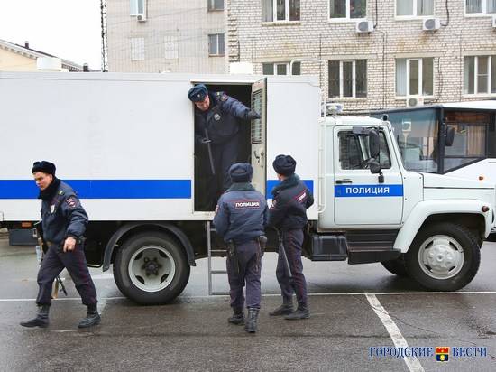 Из-за ссоры в родительском чате: в Волгограде арестовали избившего в банке мужчину